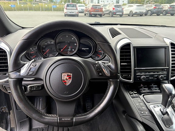 Porsche Cayenne 17 of 30