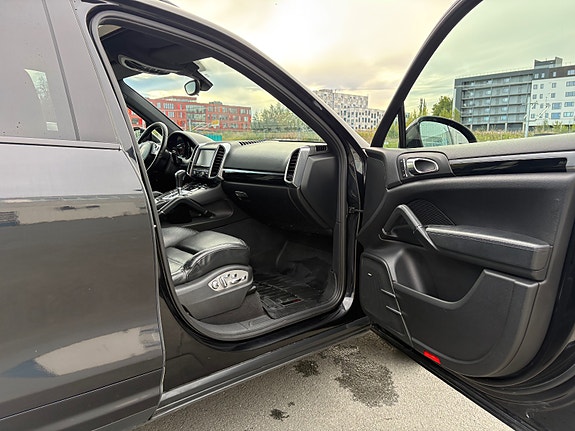 Porsche Cayenne 29 of 30