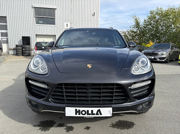 Porsche Cayenne 2 of 30