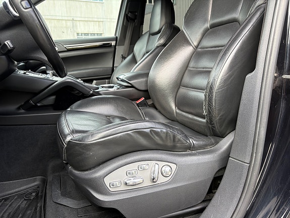 Porsche Cayenne 18 of 30