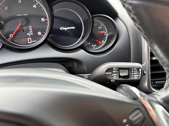 Porsche Cayenne 23 of 30