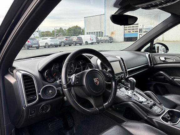 Porsche Cayenne 19 of 30