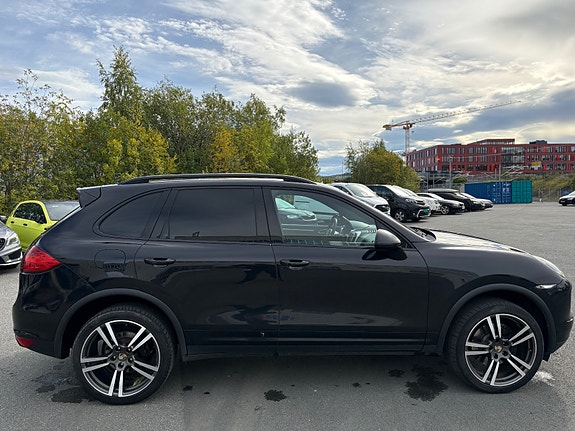 Porsche Cayenne 8 of 30