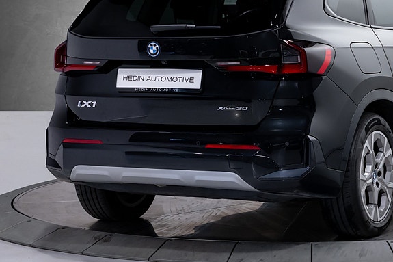 BMW iX1 6 of 27