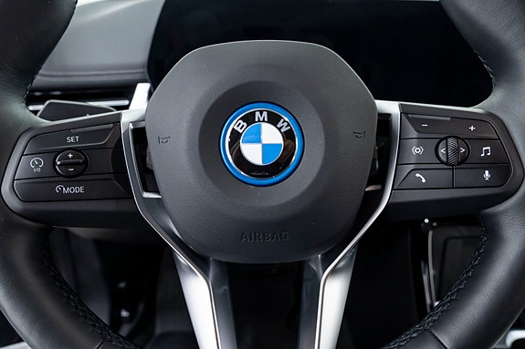 BMW iX1 17 of 27