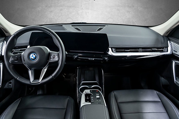 BMW iX1 21 of 27