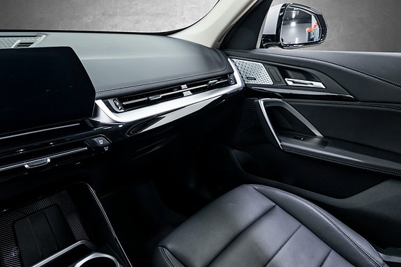 BMW iX1 14 of 27