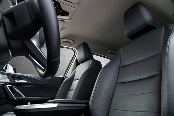 BMW iX1 20 of 27