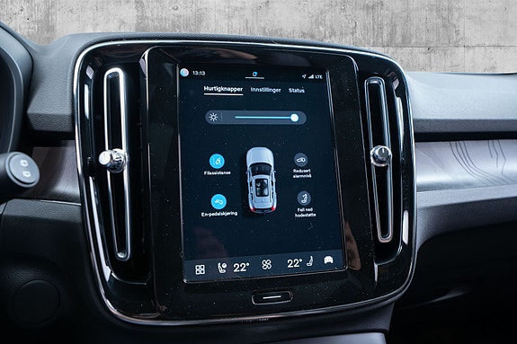 Volvo XC40 27 of 30