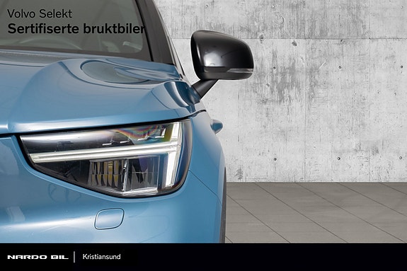Volvo XC40 3 of 30
