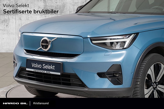 Volvo XC40 4 of 30