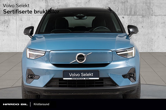 Volvo XC40 2 of 30