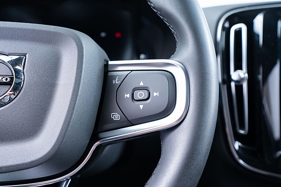 Volvo XC40 17 of 30