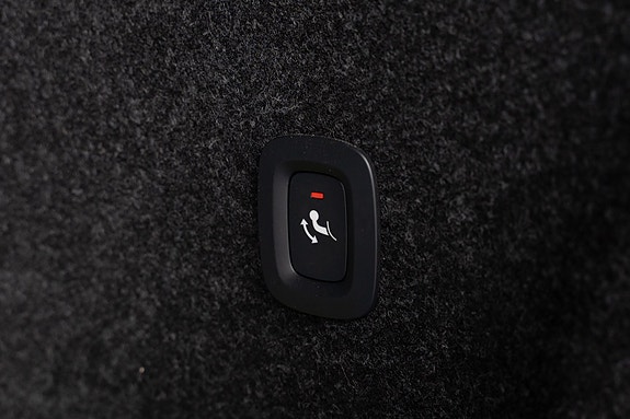Volvo XC40 12 of 30