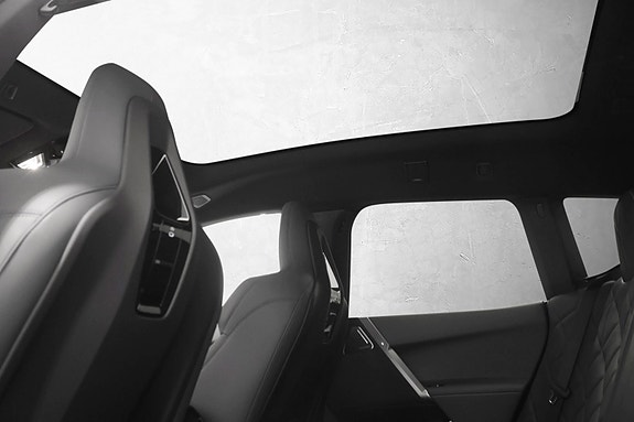BMW iX 20 of 30