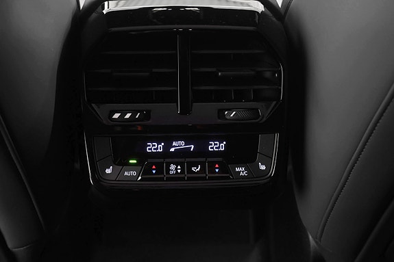 BMW iX 21 of 30