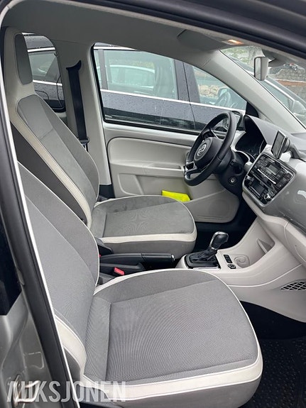 Volkswagen UP! 9 of 11