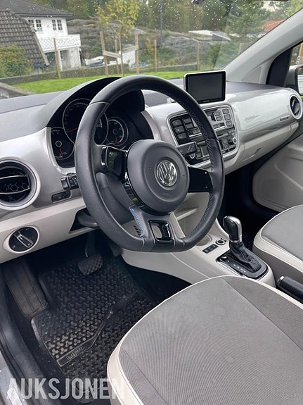 Volkswagen UP! 6 of 11