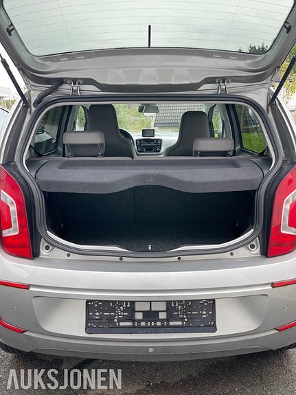 Volkswagen UP! 11 of 11