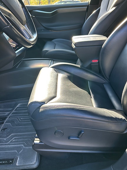 Tesla Model X 12 of 17