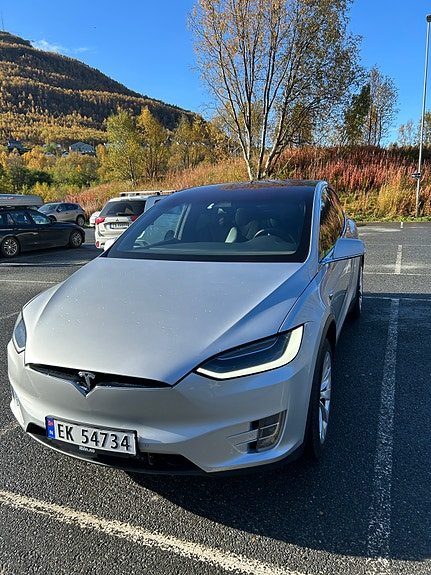 Tesla Model X 2 of 17