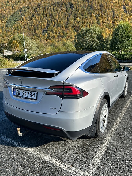 Tesla Model X 4 of 17