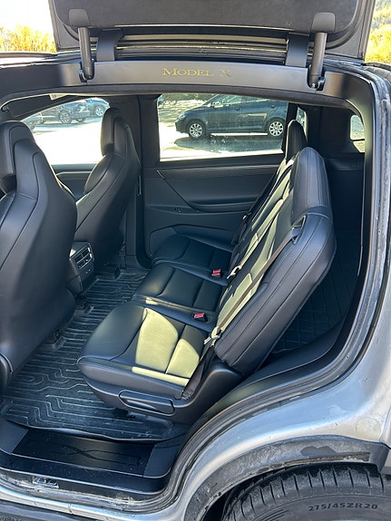 Tesla Model X 9 of 17