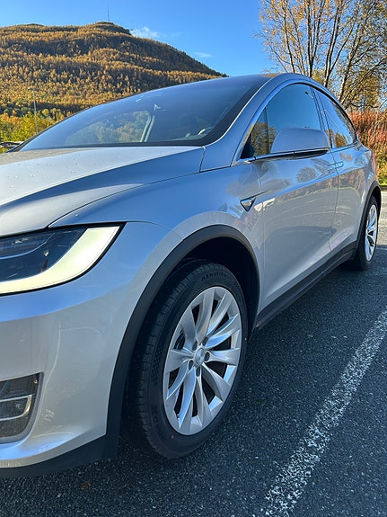 Tesla Model X 3 of 17