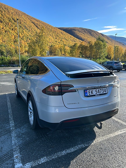 Tesla Model X 5 of 17