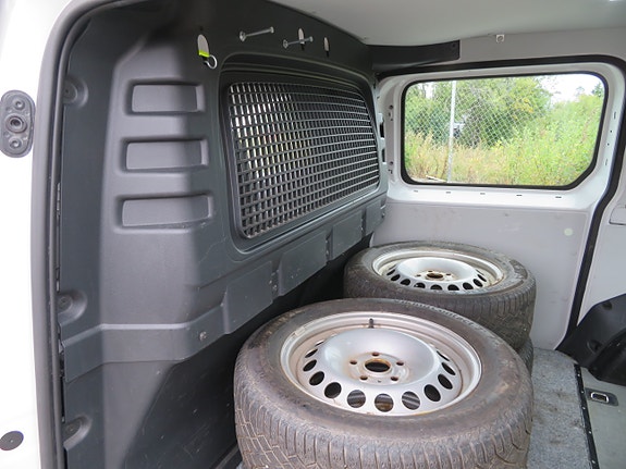 Volkswagen Caddy Maxi 17 of 30