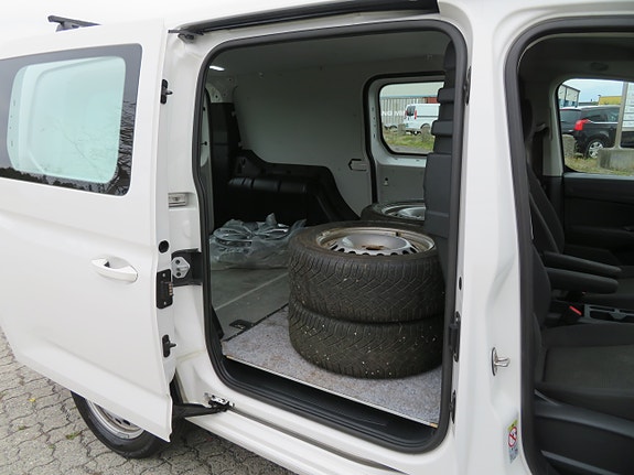 Volkswagen Caddy Maxi 11 of 30