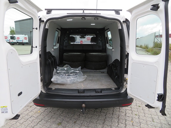 Volkswagen Caddy Maxi 14 of 30