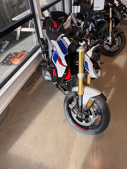 BMW R 1300 R 2 of 3