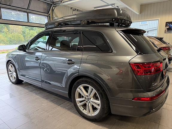 Audi Q7 4 of 30