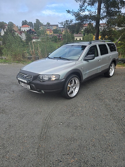 Volvo XC70 3 of 23