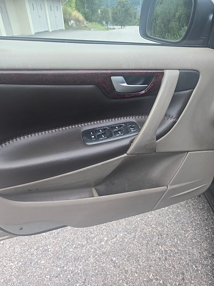 Volvo XC70 8 of 23