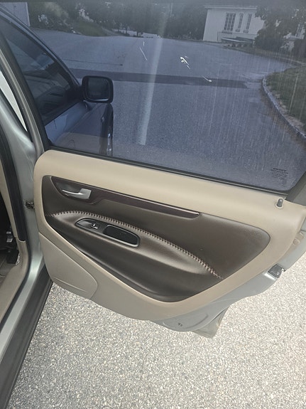 Volvo XC70 15 of 23