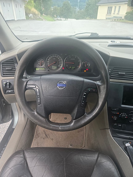 Volvo XC70 11 of 23