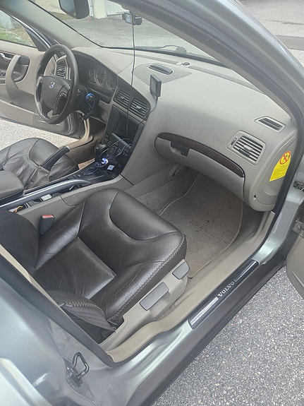 Volvo XC70 18 of 23