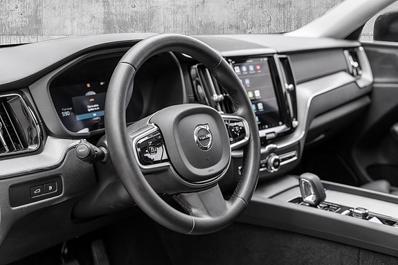 Volvo XC60 12 of 28