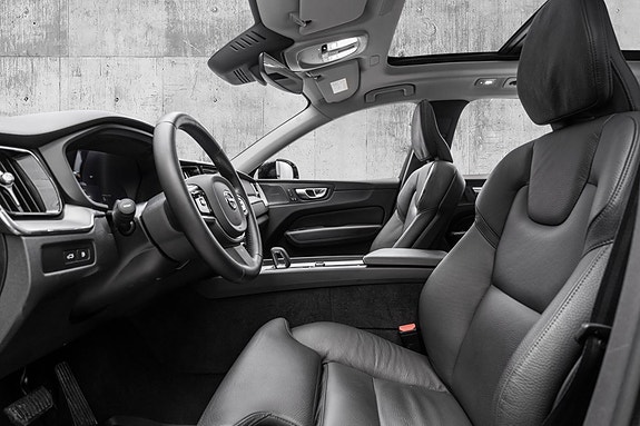 Volvo XC60 10 of 28