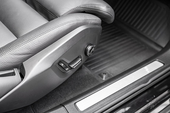 Volvo XC60 24 of 28