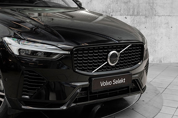 Volvo XC60 2 of 28