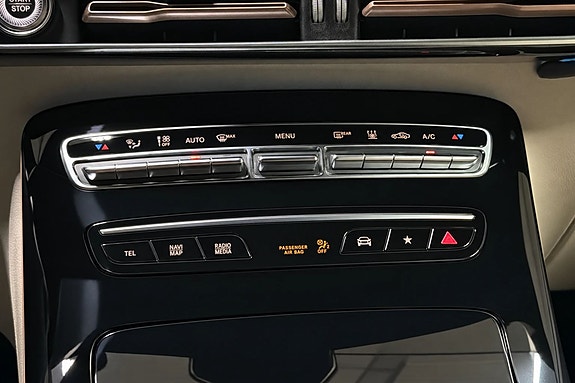 Mercedes-Benz EQC400 23 of 30