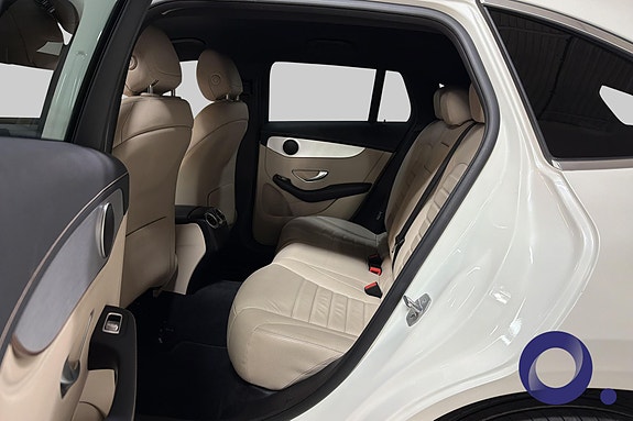 Mercedes-Benz EQC400 13 of 30