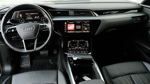 Audi e-tron 13 of 30