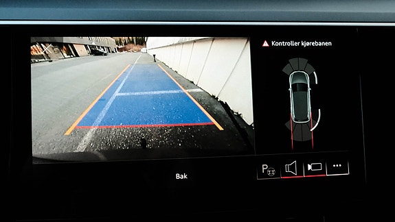 Audi e-tron 28 of 30