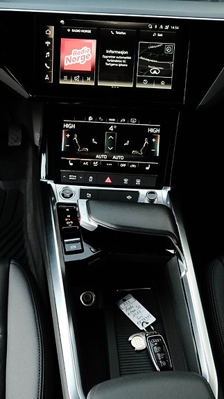 Audi e-tron 16 of 30