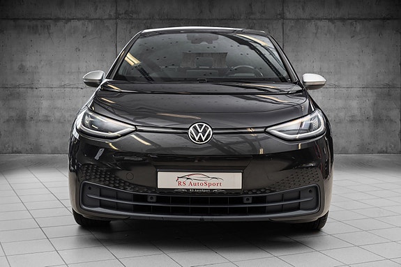 Volkswagen ID.3 2 of 24