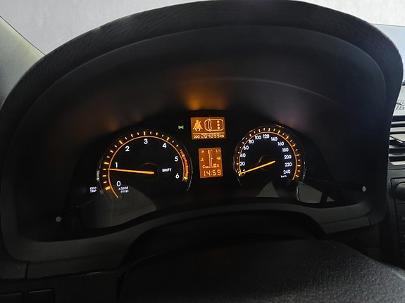 Toyota Avensis 13 of 25